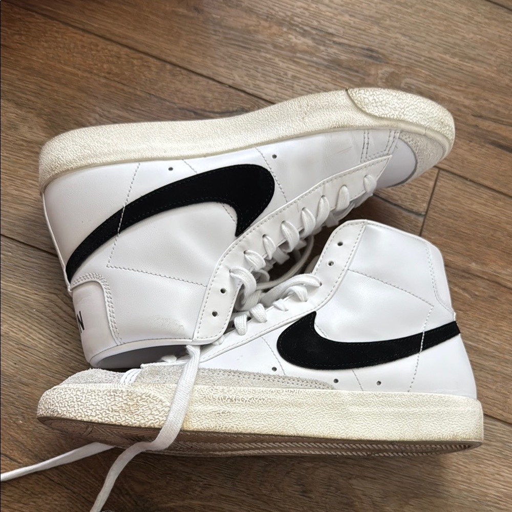 Nike Blazer Mid ‘77 White and Black High-Top Sneakers, excellent, 9.5 women’s